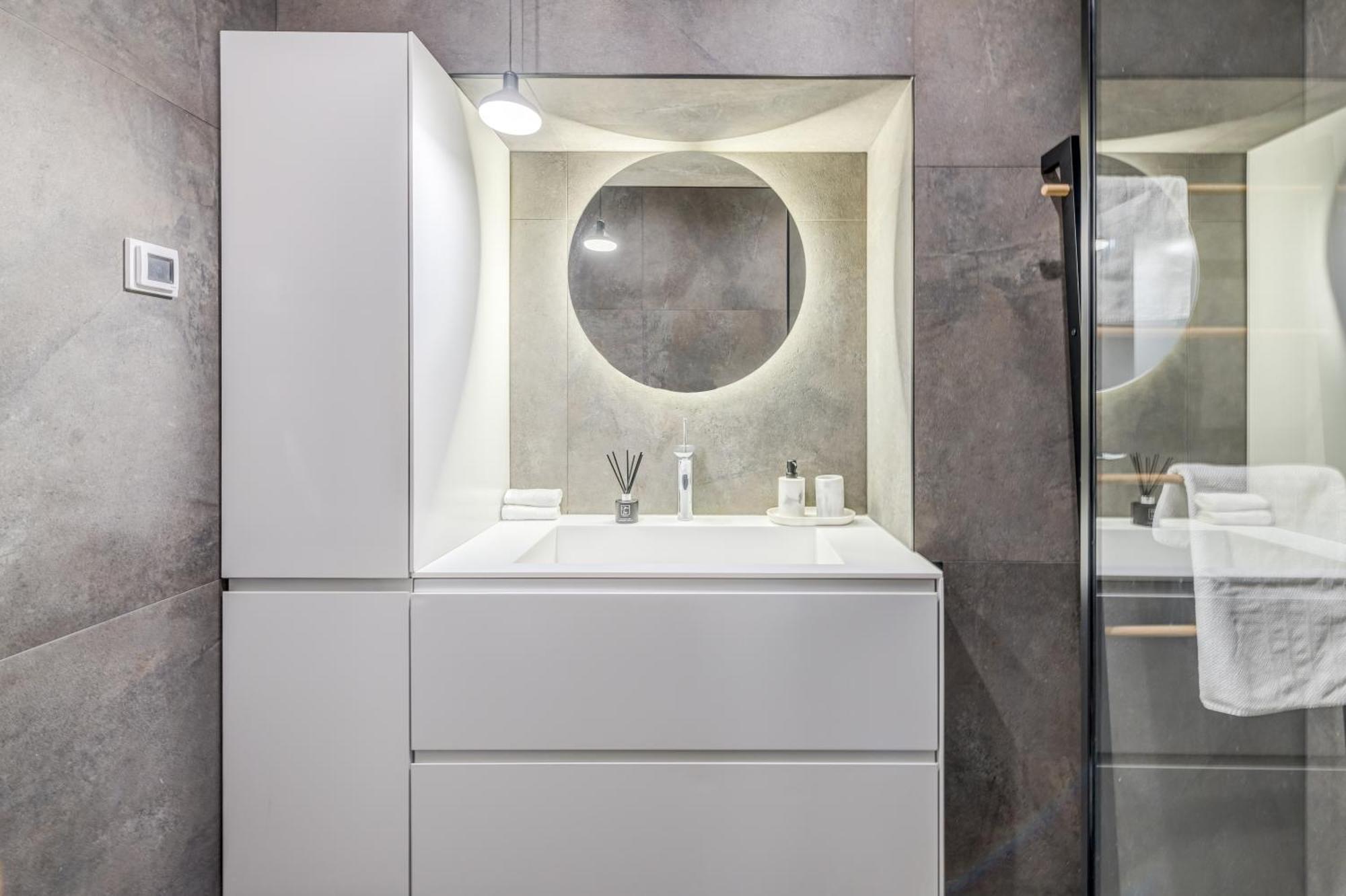 Location! Spacious Lux -5 Min From & Centre Appartamento *