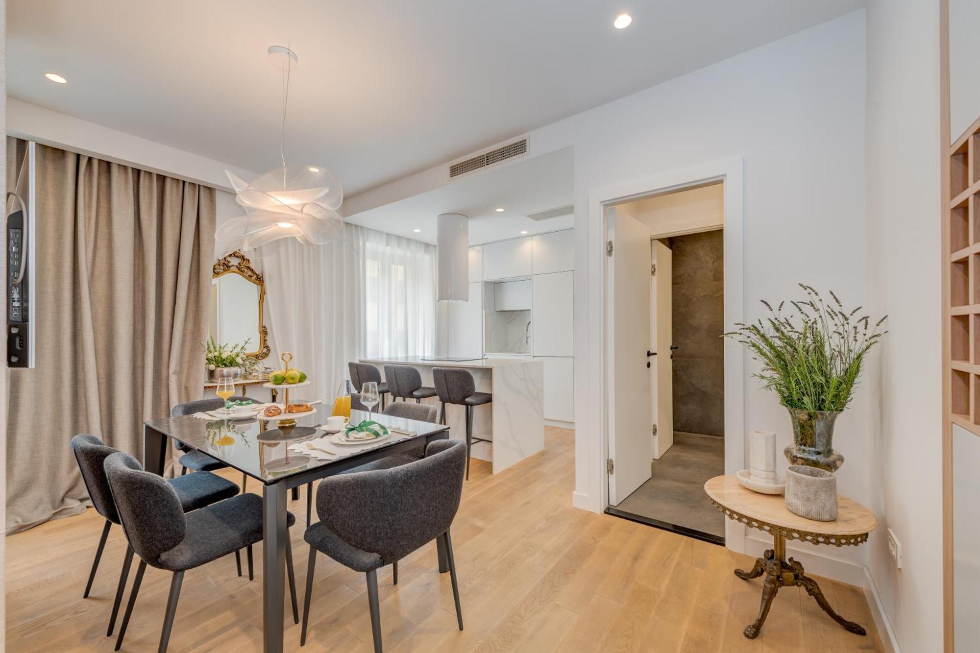 Location! Spacious Lux -5 Min From & Centre Spalato