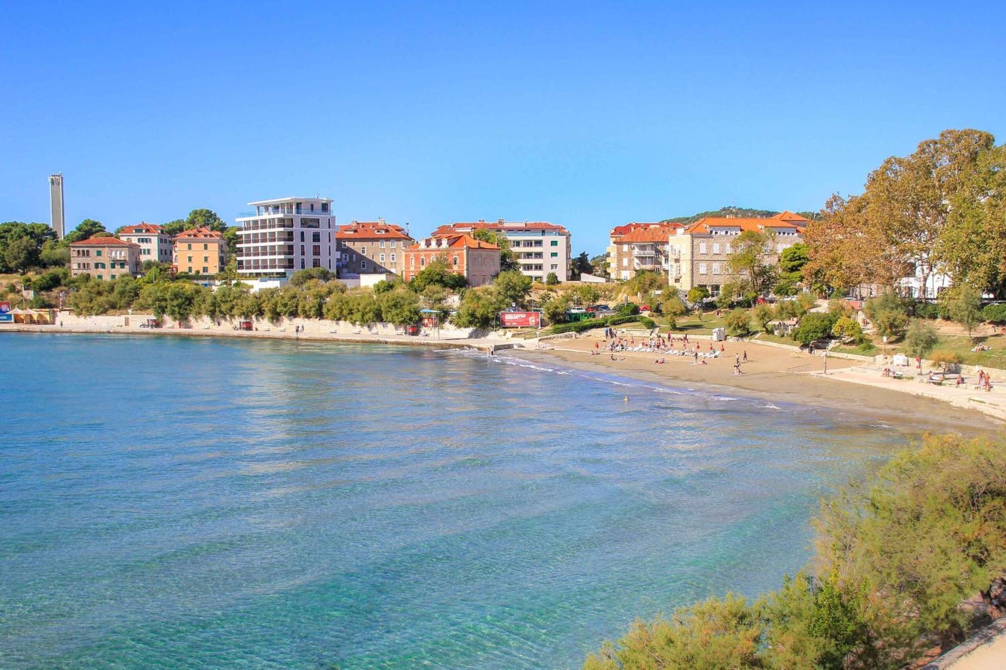 Location! Spacious Lux -5 Min From & Centre Appartamento